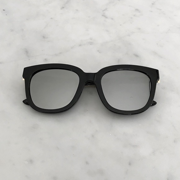 Large Retro Modern Mirrored Silver Sunglasses - Picture 3 of 4